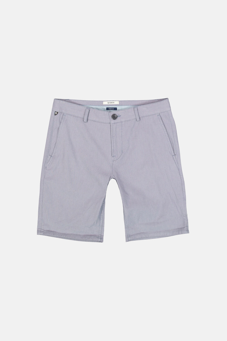 Short bleu clair de GARCIA en tissu finement texturé, avec fermeture boutonnée, poches et passants de ceinture.
