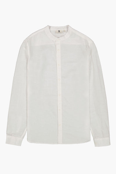 Chemise à manches longues blanche de GARCIA, avec une texture en lin et une fermeture boutonnée.