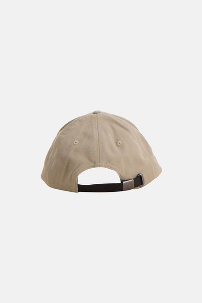 Casquette beige de PME Legend, vue de dos avec patte de réglage noire et boucle en métal.