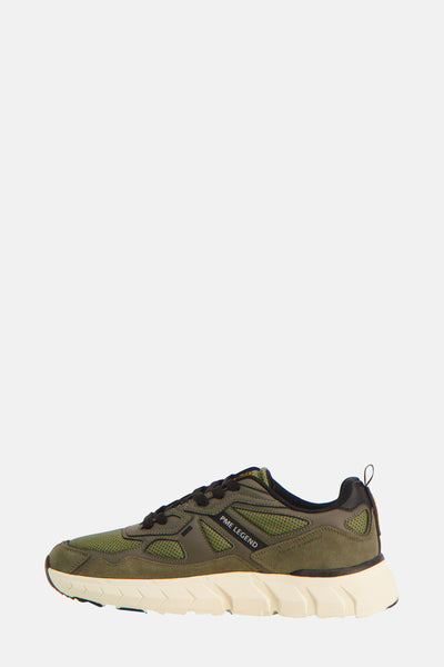 Kaki PME Legend sneakers, met mesh bovenwerk, getextureerde zool en zwarte veters.