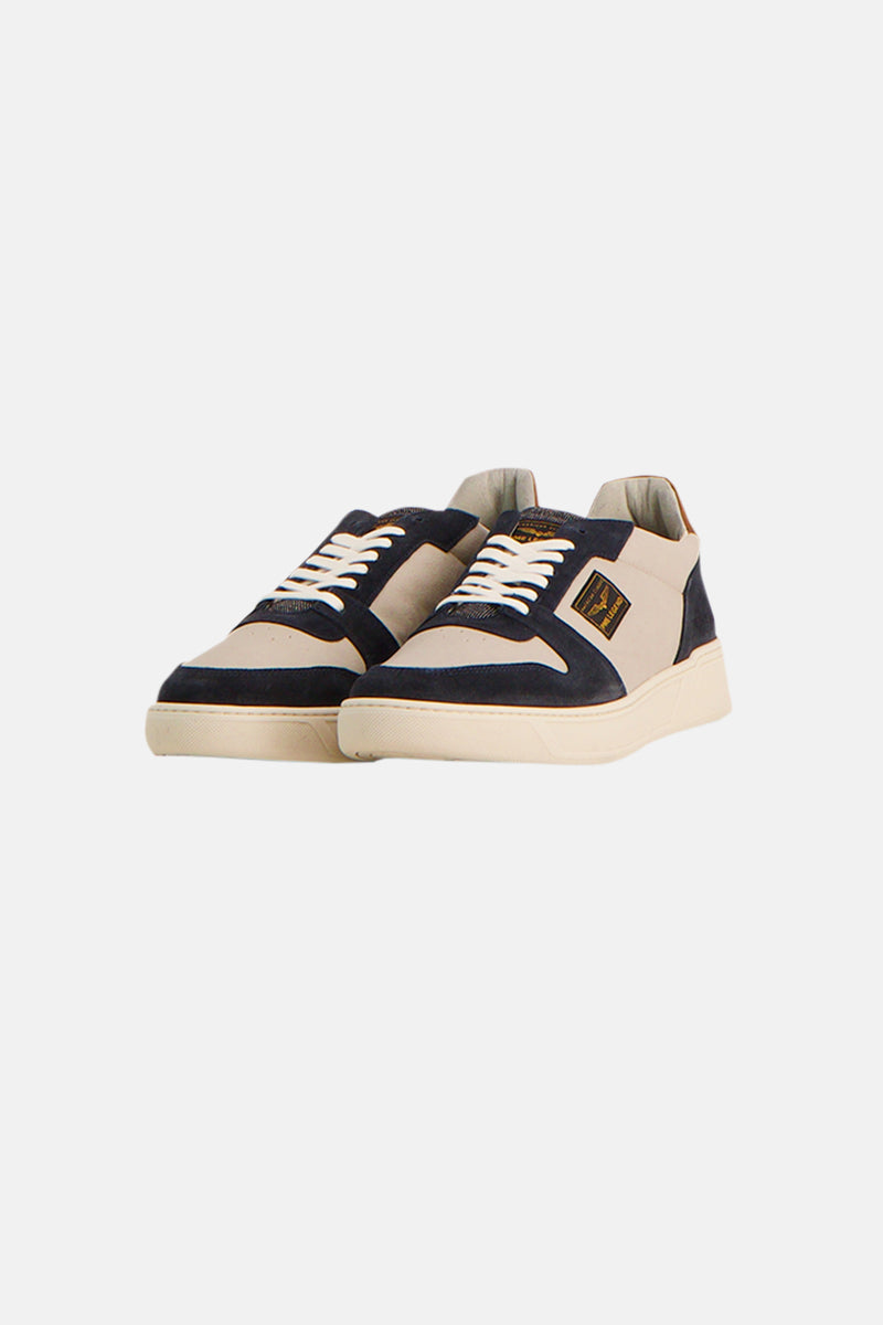 Blauwe PME Legend sneakers met bruin leren inzetstuk op de hiel, achteraanzicht.