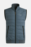 Blauwe mouwloze jas van PME Legend, met opstaande kraag en gewatteerd inzetstuk op de bovenrug.