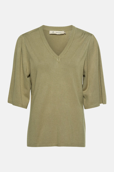 Pull vert à col en V de PEPPERCORN, manches courtes bouffantes, en maille fine.