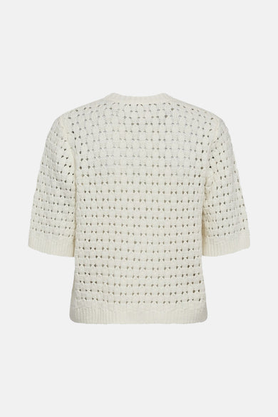 Cardigan beige en maille ajourée de PEPPERCORN, avec manches courtes et coupe droite.
