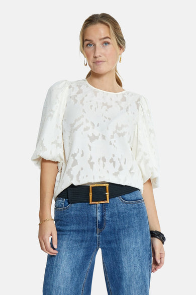 Beige blouse met 3/4 mouwen van PEPPERCORN, met een ton-sur-ton textuurpatroon.