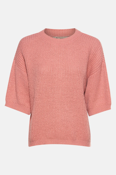 Pull à col rond rose de PEPPERCORN en maille texturée avec des manches courtes amples.