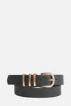 Zwarte PIECES® riem met gouden gesp en korrelige textuur.