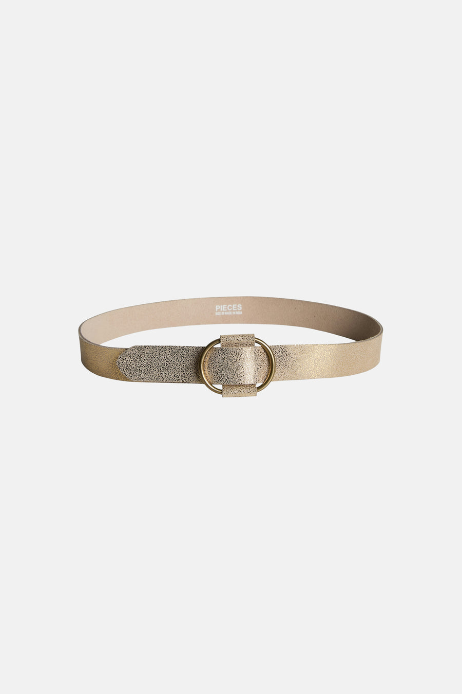Ceinture dorée de PIECES® avec boucle double-anneau et texture mouchetée.