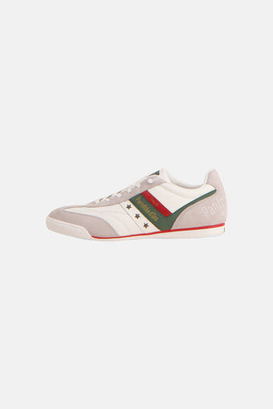 Witte PANTOFOLA D'OR sneakers met grijze inzetten, sterren en een rode en groene streep aan de zijkant.