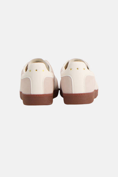 Baskets beige de Pantofola d'Oro avec étoiles dorées sur le contrefort arrière, semelle marron.