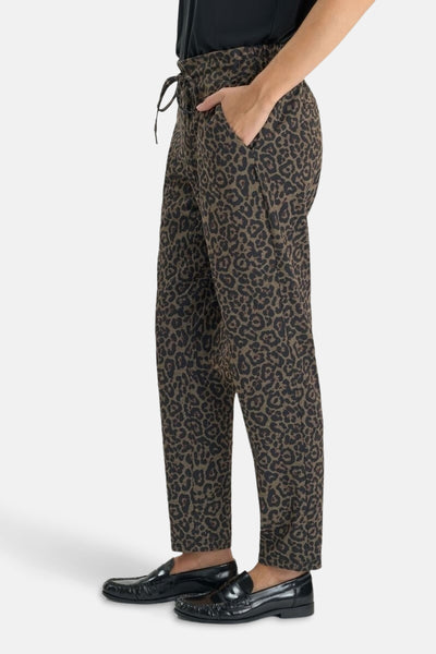 Multikleurige broek van Le Temps des Cerises met luipaardprint en elastische tailleband.