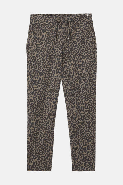 Multikleuren broek van Le Temps des Cerises met een all-over luipaardprint.