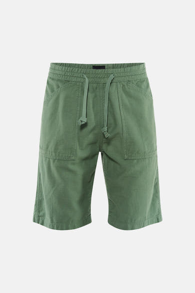 Short vert en toile de Le Temps des Cerises, avec taille élastiquée, cordon et poches plaquées.