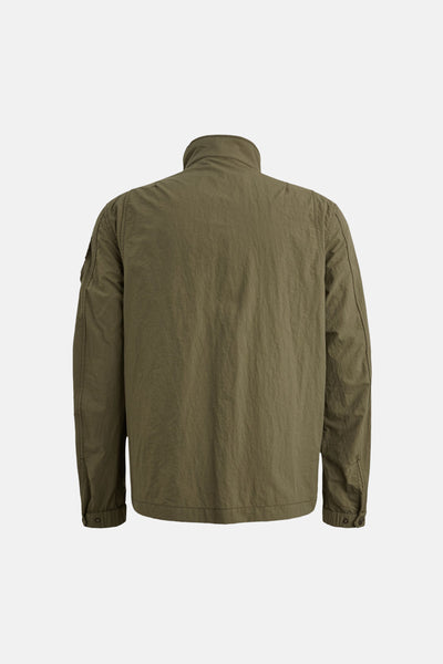 Veste de pluie vert par PME Legend, avec fermeture à glissière, de texture légèrement froissée, vue de dos.
