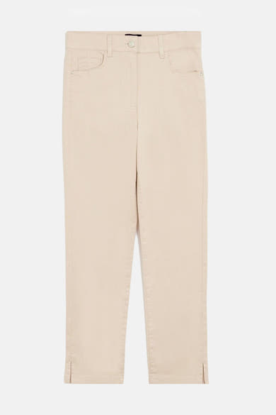 Pantalon chino 7/8 beige de CAROLL, coupe droite, poches avant et fentes discrètes aux chevilles.
