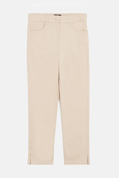 Beige 7/8 chino broek van CAROLL, rechte pasvorm, voorzakken en discrete splitten bij de enkels.