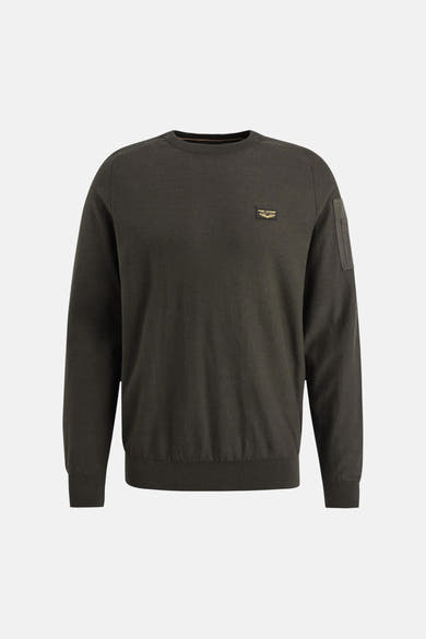 Kaki ronde hals trui van PME Legend met een logopatch op de borst en een zak op de mouw.