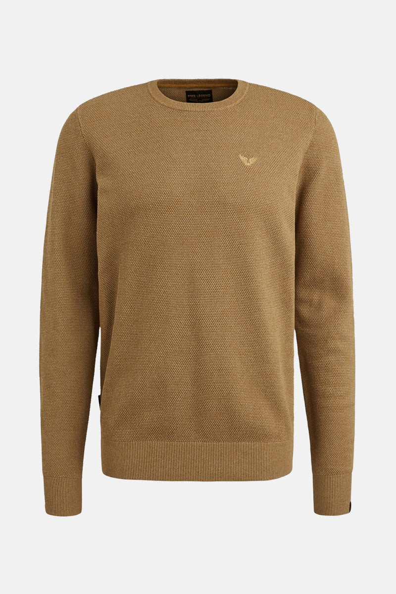 Pull à col rond ocre de PME Legend, avec une texture nid d'abeille et un logo discret sur la poitrine.