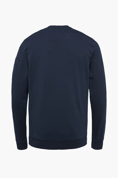 Blauwe sweater van Pme Legend, lange mouwen, detail met zak op de linkermouw, effen achterkant.
