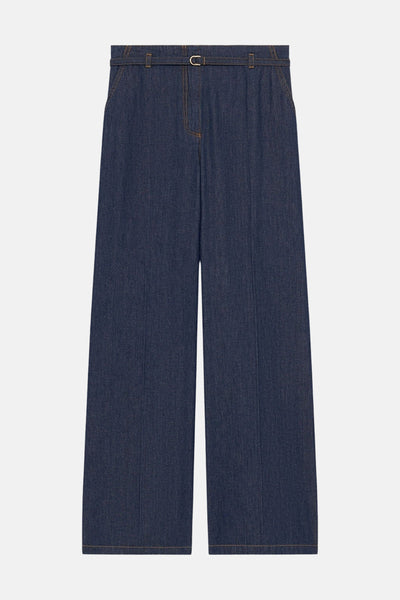 Jean large en denim bleu foncé de CAROLL, avec ceinture intégrée et coutures contrastantes couleur camel.