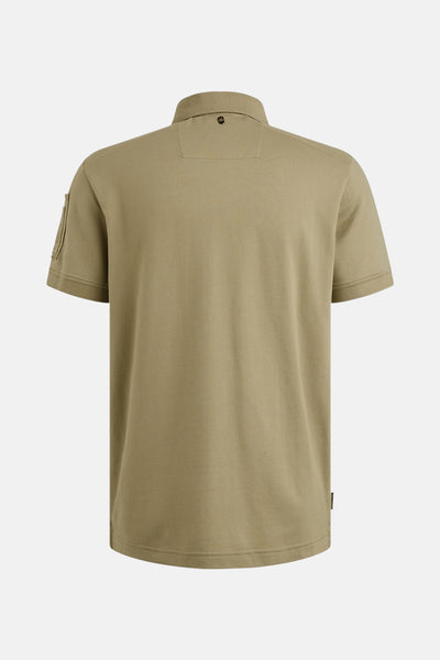 Polo beige à manches courtes de PME Legend, vue de dos avec un écusson sur la manche.
