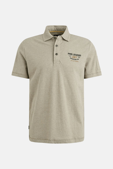 Polo beige à manches courtes de PME Legend, avec inscription logo sur la poitrine.