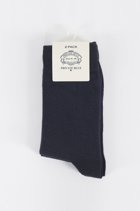 Twee paar blauwe sokken van Private Blue, gepresenteerd op een witte plastic hanger.