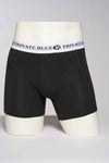 Zwarte boxer van PRIVATE BLUE, met een witte tailleband met de merknaam, gepresenteerd op een paspop.