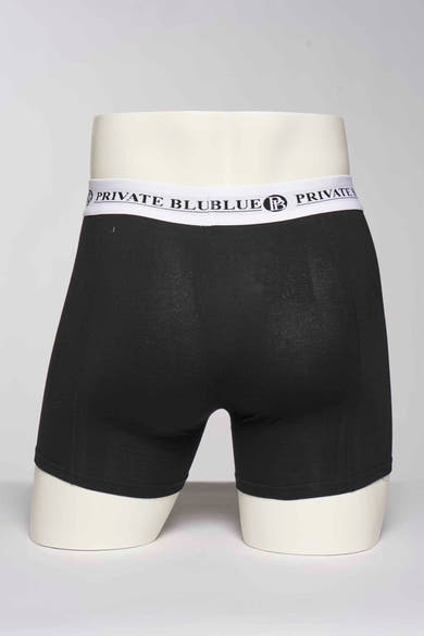 Zwarte katoenen boxer van PRIVATE BLUE, gedragen op een paspop met effen achtergrond.