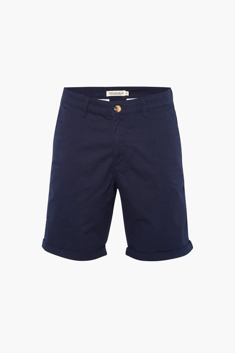 Bermuda blauw marine van PRIVATE BLUE, met revers aan de onderkant van de been.