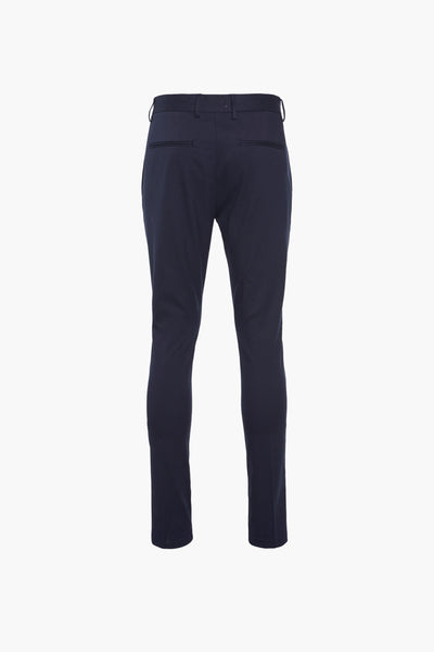Pantalon coloré bleu de PRIVATE BLUE, vue arrière, avec poches passepoilées et coupe ajustée.
