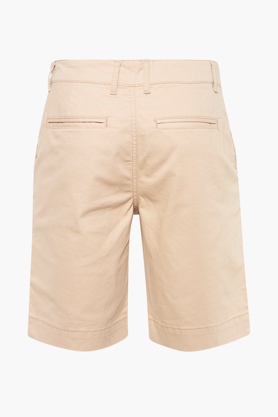 Korte beige short van PRIVATE BLUE, met paspelzakken achter en nette afwerking.