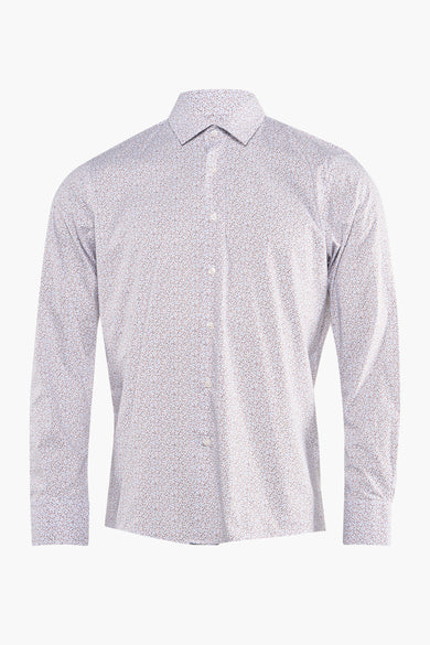 Roze blouse met lange mouwen van PRIVATE BLUE, met bloemenpatroon op een witte achtergrond.