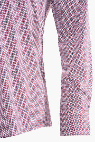 Rood overhemd met lange mouwen van PRIVATE BLUE met all-over geometrisch patroon.