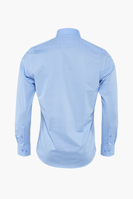 Blauwe blouse met lange mouwen, van PRIVATE BLUE, van achteren gezien, met manchetten met knopen en een klassieke kraag.