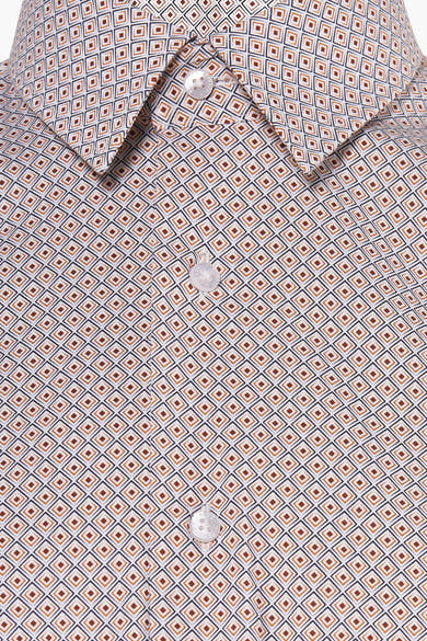 Chemise à manches longues multicolore de PRIVATE BLUE, motif à losanges marron et marine, avec boutons blancs.