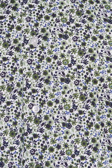 Chemise à manches longues multicolore de PRIVATE BLUE avec un motif floral et des boutons visibles.
