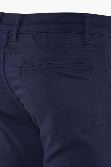 Gekleurde blauwe broek van PRIVATE BLUE, achterzakdetail en riemlussen.