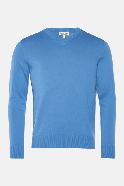 Pull à col en V bleu de PRIVATE BLUE, en maille fine et manches longues.