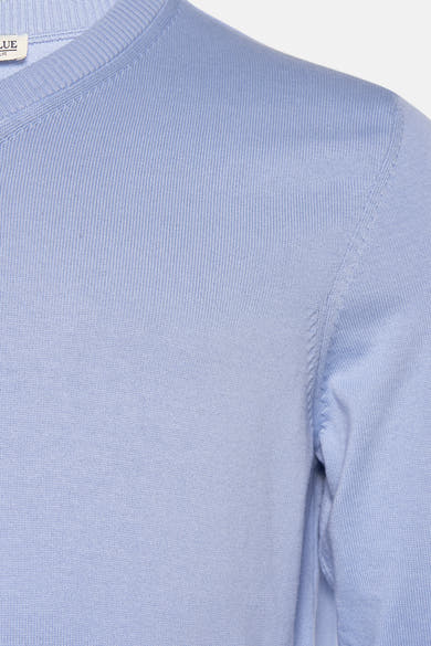 Lichtblauw V-hals trui van PRIVATE BLUE, in fijne brei met een subtiele geribbelde textuur.