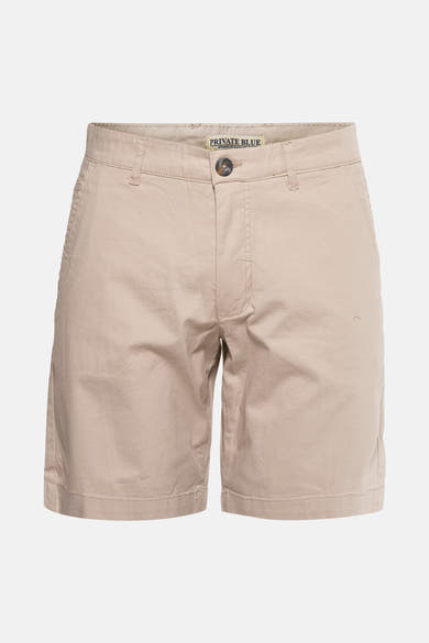 Short beige par PRIVATE BLUE avec une fermeture à bouton apparente et poches latérales.