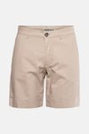 Short beige par PRIVATE BLUE avec une fermeture à bouton apparente et poches latérales.