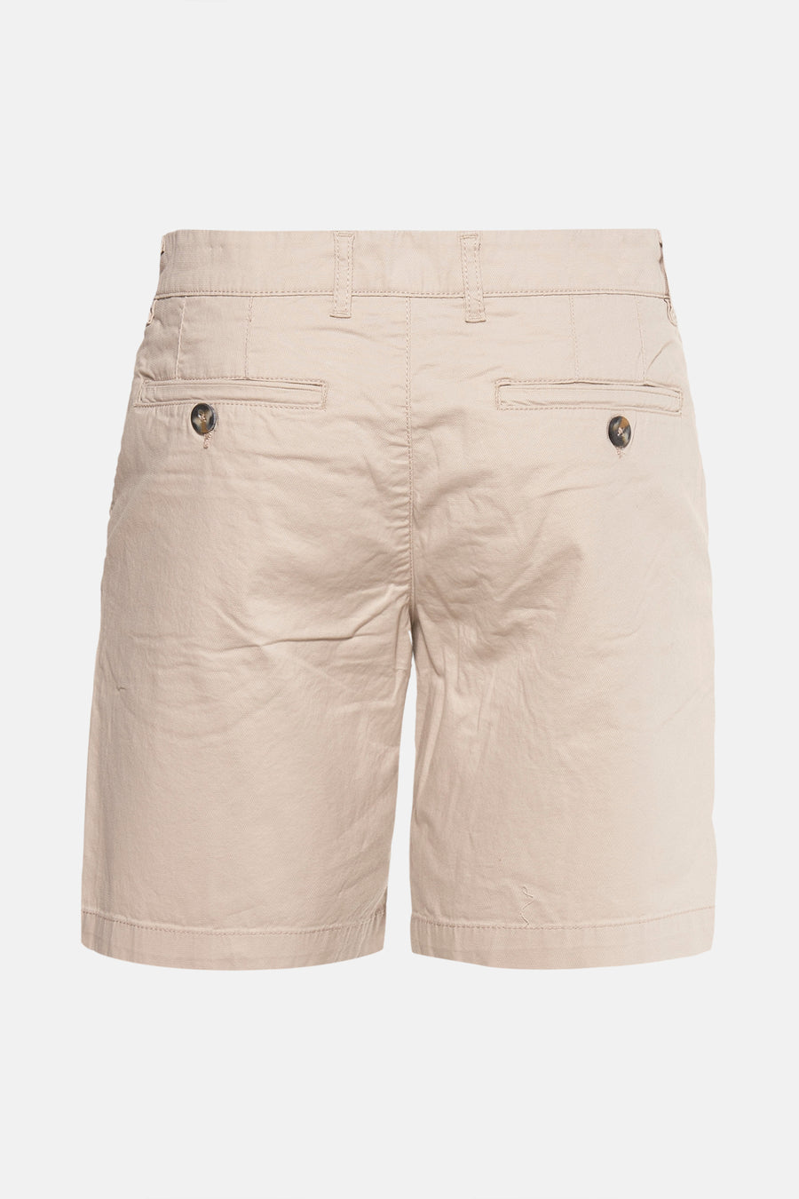 Short beige de PRIVATE BLUE, avec poches arrière boutonnées et passants de ceinture.