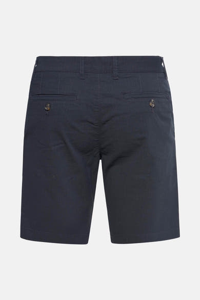 Short bleu de PRIVATE BLUE, avec poches arrières boutonnées et texture subtile.