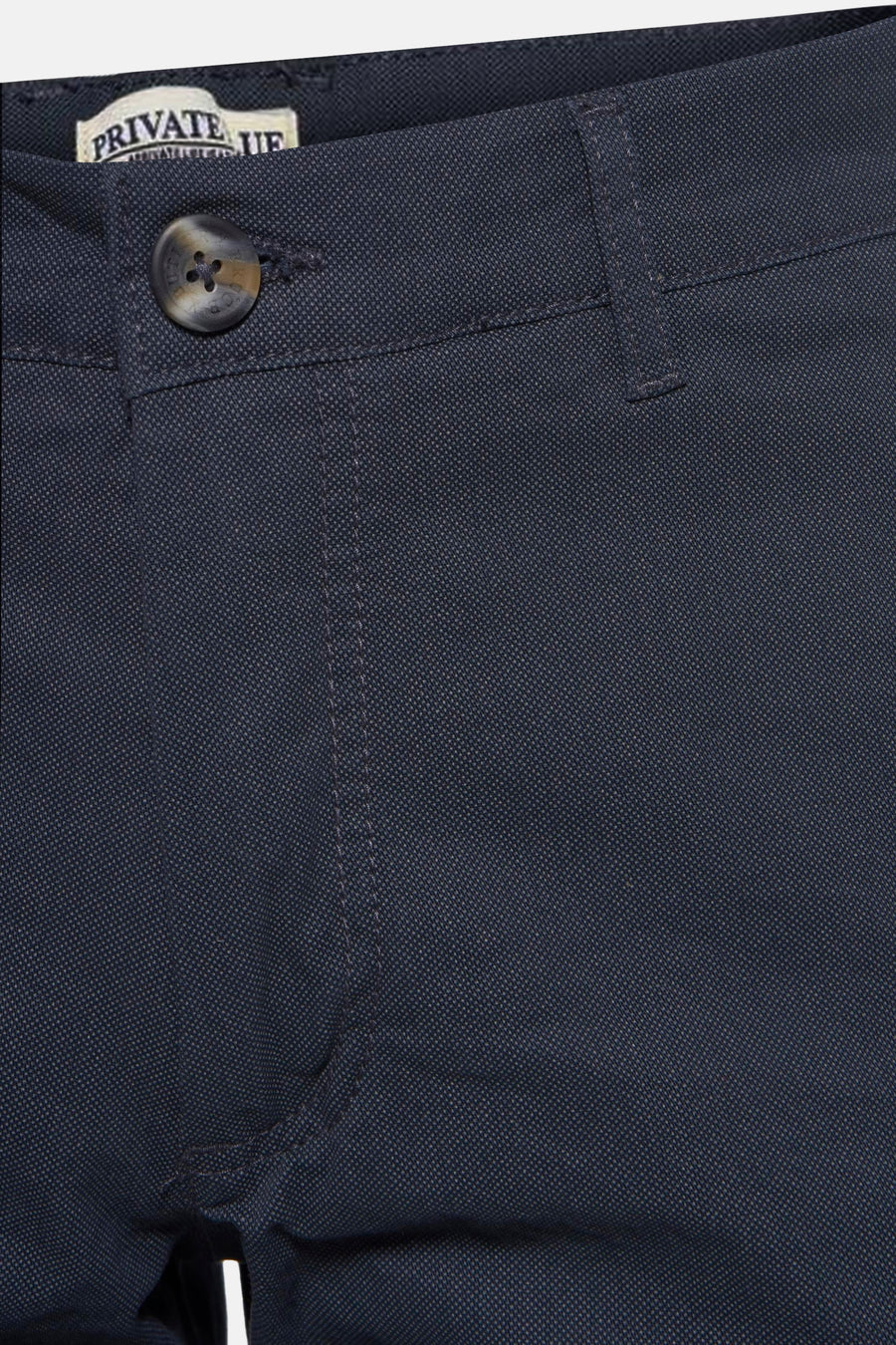 Short bleu de PRIVATE BLUE, avec bouton et détails de couture.