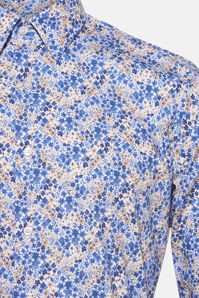 Chemise à manches longues bleue de PRIVATE BLUE avec un motif floral sur l'ensemble.