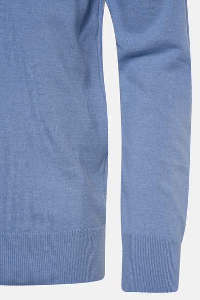 Lichtblauwe rondehals trui van PRIVATE BLUE, met een fijne gebreide textuur en geribde boorden.