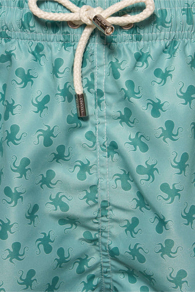 Short de bain vert de PRIVATE BLUE avec un motif de poulpes turquoise et cordon coulissant blanc.

