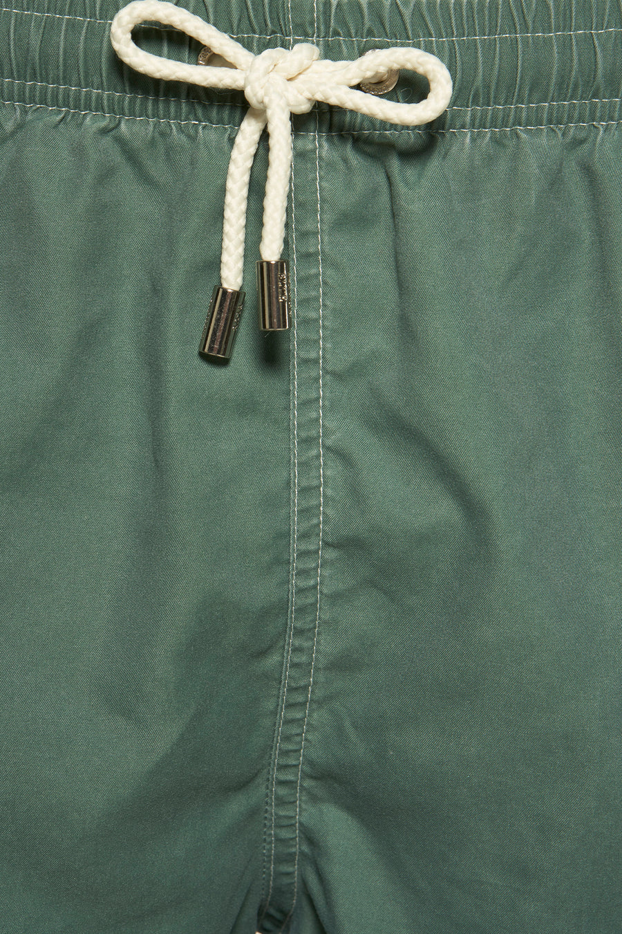 Groene zwembroek van PRIVATE BLUE met trekkoord en stikseldetails.