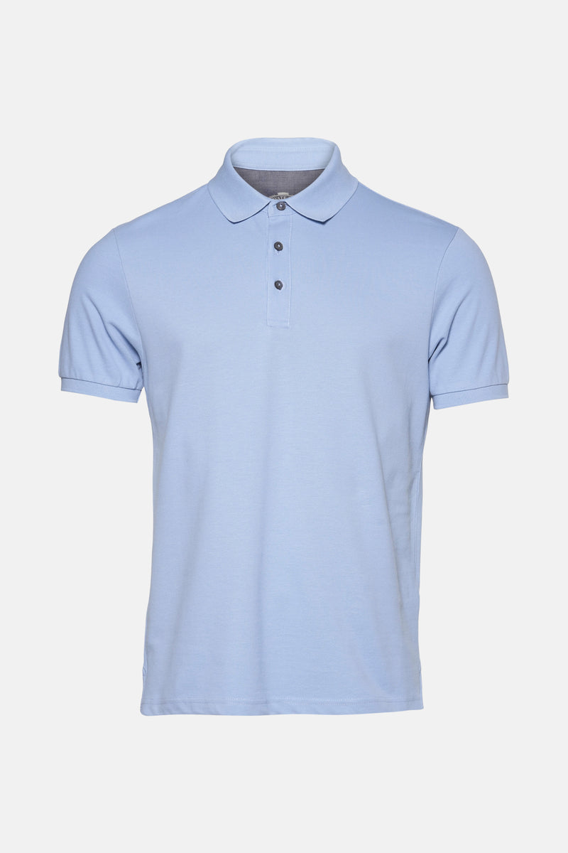 Polo bleu à manches courtes de PRIVATE BLUE, avec boutons foncés et col classique.